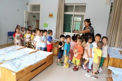防汛不松懈 安全在我心--济南市七里山幼儿园防汛应急逃生演练