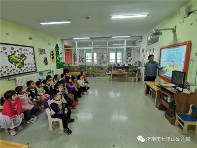 弘扬宪法精神 推动普法教育--济南市七里山幼儿园宪法日宣传活动