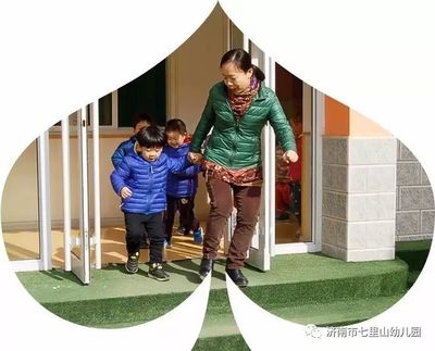 济南市七里山幼儿园举行防踩踏安全紧急疏散演练