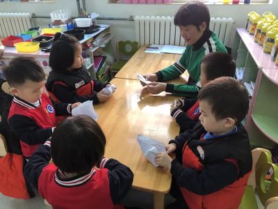 分类在手 美好在心 --济南市七里山幼儿园垃圾分类主题活动